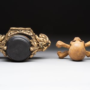 An Italian 'vanitas' or 'memento mori' skull with wooden crossbones on gilt-bronze base, 18/19th C. — 照片 6