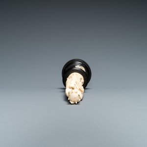 An ivory figure of a female saint holding a book, 19th C. — 照片 6