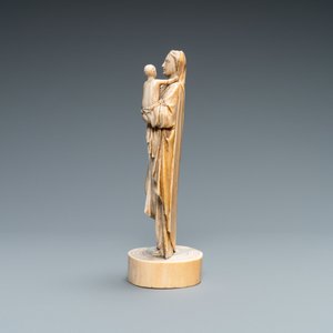 An ivory figure of a Madonna with child, Dieppe, France, 18th C. — 照片 4
