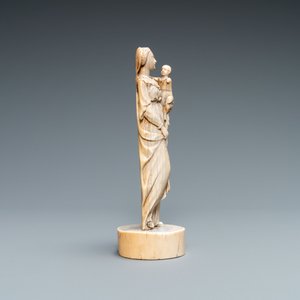 An ivory figure of a Madonna with child, Dieppe, France, 18th C. — 照片 6