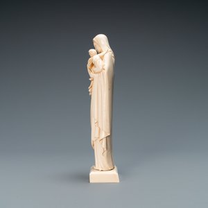 An ivory figure of a Madonna with child, Dieppe, France, early 20th C. — photo 3