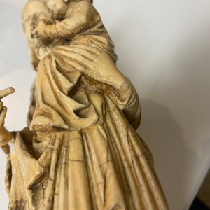 An ivory figure of a Madonna with child, probably France, 15/16th C. — 照片 11
