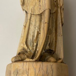 An ivory figure of a Madonna with child, probably France, 15/16th C. — 照片 13