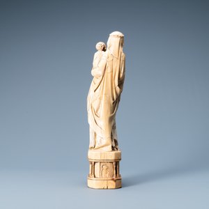 An ivory figure of a Madonna with child, probably France, 15/16th C. — 照片 4