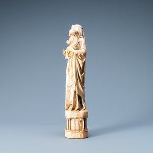 An ivory figure of a Madonna with child, probably France, 15/16th C. — 照片 5