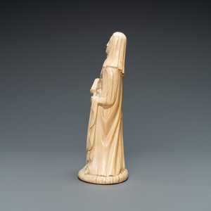 An ivory figure of an abbess, probably Dieppe, France, 19th C. — 照片 3
