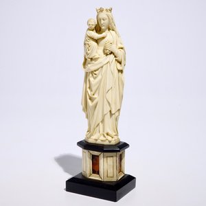 An ivory model of a Madonna with child, Dieppe, France, 19th C. — 照片 1