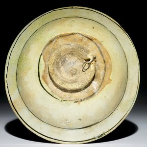 An Iznik pottery dish with blue and black design, Turkey, 17th C. — 照片 2