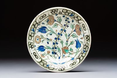 An Iznik pottery dish with floral design, Turkey, ca. 1630
