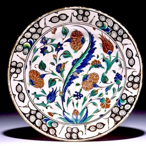 An Iznik pottery dish with polychrome design, Turkey, late 16th C. — 照片 1