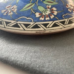 An Iznik-style bowl and cover, Samson, Paris, France, 19th C. — photo 8
