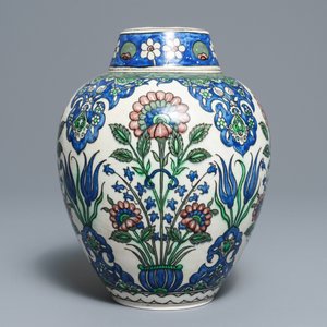 An Iznik-style jar and cover with floral design, Samson, Paris, 19e eeuw — 照片 3