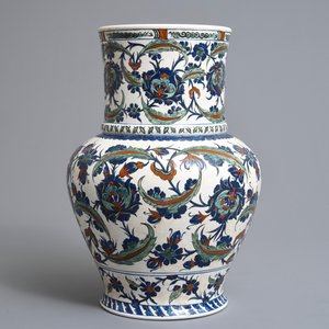 An Iznik-style vase with floral design, Samson, Paris, 19e eeuw — 照片 3