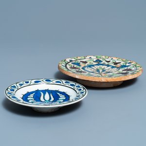 An Iznik 'tulip' dish and a documentary Damascus dish, Turkey and Syria, 17th C. — photo 4