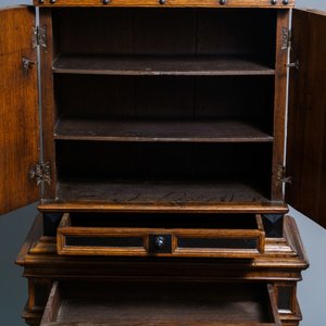 An oak and ebony two-door cabinet, The Low Countries, 17th C. — photo 7