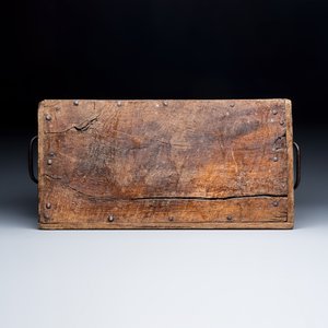 An oak chest with a Christogram — 照片 9