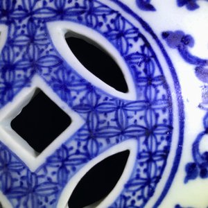 乾隆       青花瓷莲花滚筒凳 — 照片 11