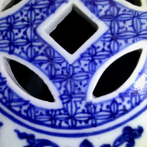 乾隆       青花瓷莲花滚筒凳 — 照片 12