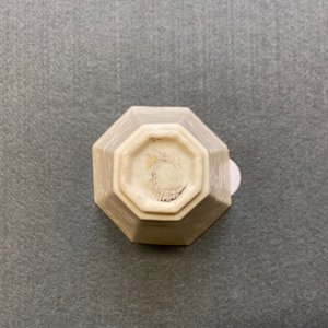 An octagonal Chinese Dehua bowl with incised floral design, Kangxi — 照片 10