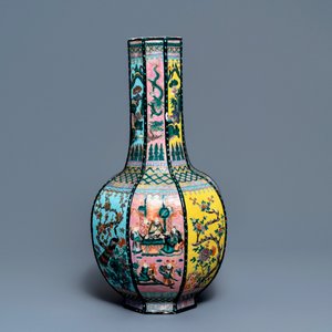 An octagonal Chinese famille rose bottle vase, 19th C. — 照片 3