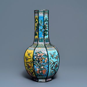 An octagonal Chinese famille rose bottle vase, 19th C. — 照片 4