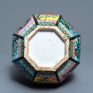 An octagonal Chinese famille rose bottle vase, 19th C. — 照片 6