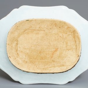 An octagonal Chinese famille rose 'Fort Folly' dish, Qianlong — 照片 2