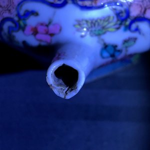 An octagonal Chinese famille rose teapot and cover, Yongzheng — 照片 10