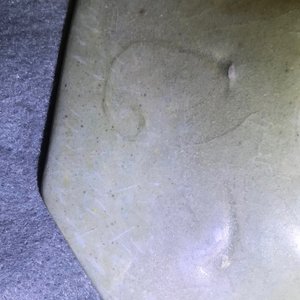 An octagonal Chinese Longquan celadon dish, four vases and two bowls, Song/Ming — 照片 9