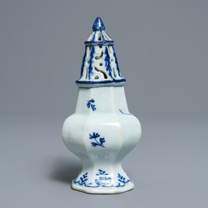 An octagonal Dutch Delft blue and white chinoiserie caster, 18th C. — photo 3