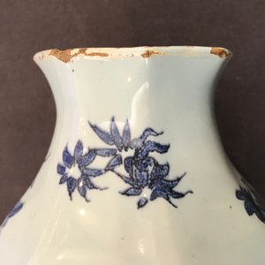 An octagonal Dutch Delft blue and white chinoiserie vase with an elephant, last quarter 17th C. — 照片 8