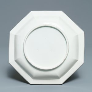 An octagonal Japanese Kakiemon 'Shiba Onko' dish, Edo — 照片 2