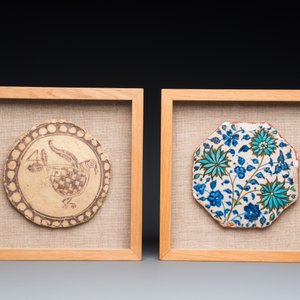 An octagonal Kubachi tile and a fragment of an early dish, Persia and Cyprus, 17th C. and ca. 6th C. b.C. — 照片 2