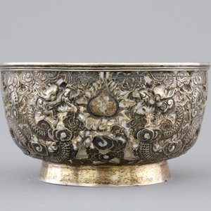 An open-worked Chinese silver dragon bowl, Wang Hing, China, 19th C. — photo 2