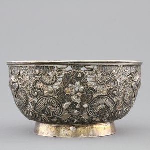 An open-worked Chinese silver dragon bowl, Wang Hing, China, 19th C. — photo 5