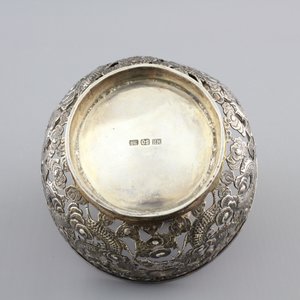 An open-worked Chinese silver dragon bowl, Wang Hing, China, 19th C. — photo 7