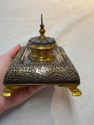 An Orientalist gilt and tinned bronze inkwell, probably France, 19th C. — foto 4