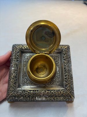 An Orientalist gilt and tinned bronze inkwell, probably France, 19th C. — foto 6