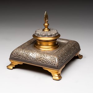 An Orientalist gilt and tinned bronze inkwell, probably France, 19th C. — foto 1