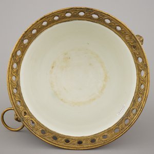 An ormolu-mounted Chinese porcelain bowl, 19th C. — 照片 4
