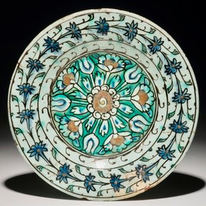 An ornamental Iznik plate, Turkey, 1st half 17th C. — 照片 1