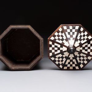 An Ottoman bone and horn-inlaid octagonal wooden casket, 19th C. — photo 8