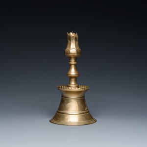 An Ottoman bronze candlestick with tulip-shaped sconce, Turkey, 17th C. — 照片 3