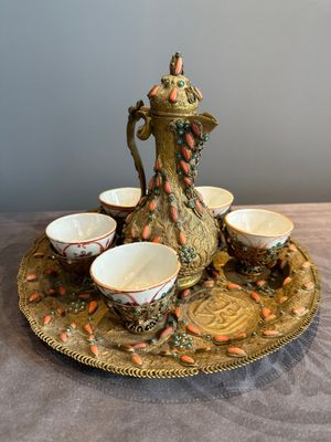 An Ottoman coral-and-turquoise-inlaid gilt-copper tea service with five Chinese wucai cups, 19th C. — photo 1