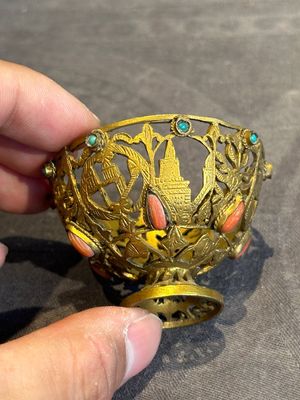 An Ottoman coral-and-turquoise-inlaid gilt-copper tea service with five Chinese wucai cups, 19th C. — photo 15