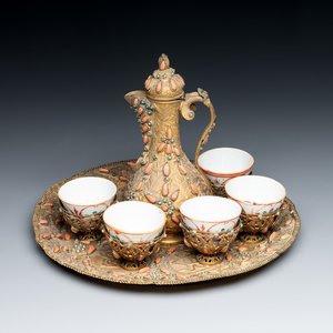 An Ottoman coral-and-turquoise-inlaid gilt-copper tea service with five Chinese wucai cups, 19th C. — photo 1