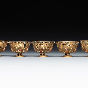 An Ottoman coral-and-turquoise-inlaid gilt-copper tea service with five Chinese wucai cups, 19th C. — photo 12