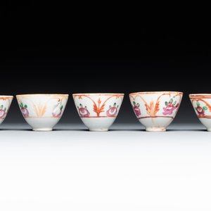 An Ottoman coral-and-turquoise-inlaid gilt-copper tea service with five Chinese wucai cups, 19th C. — photo 4