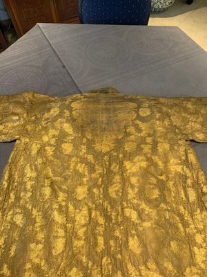 An Ottoman gold-thread-embroidered silk kaftan, probably 18th C. — photo 14