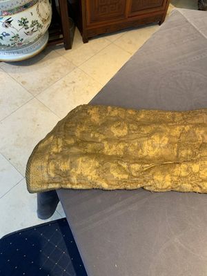 An Ottoman gold-thread-embroidered silk kaftan, probably 18th C. — photo 15